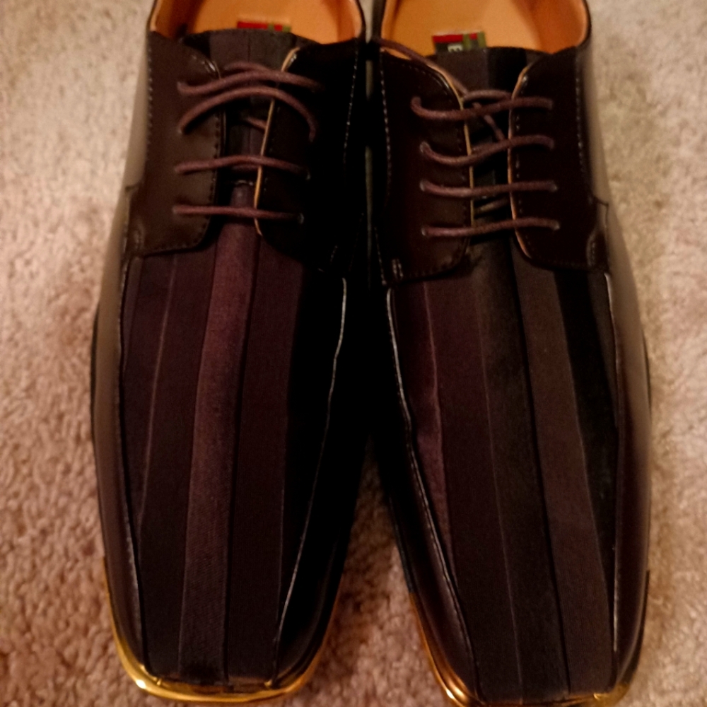 Bolano Stylish Men's Black and Gold Dress Shoes
